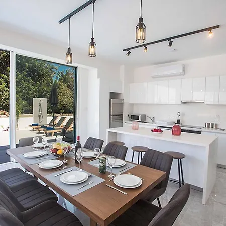 Villa Vie Blue 2